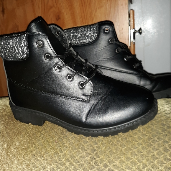 SOLD Women's winter boots - Picture 1 of 4